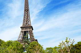 Get discount flights to Eiffel Tower in Paris