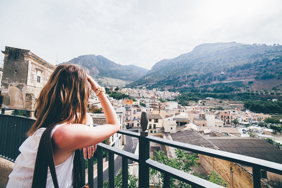 How to stay safe while traveling solo