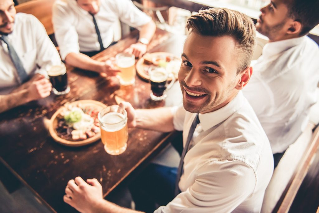 Friends in pub Dublin Fare Buzz